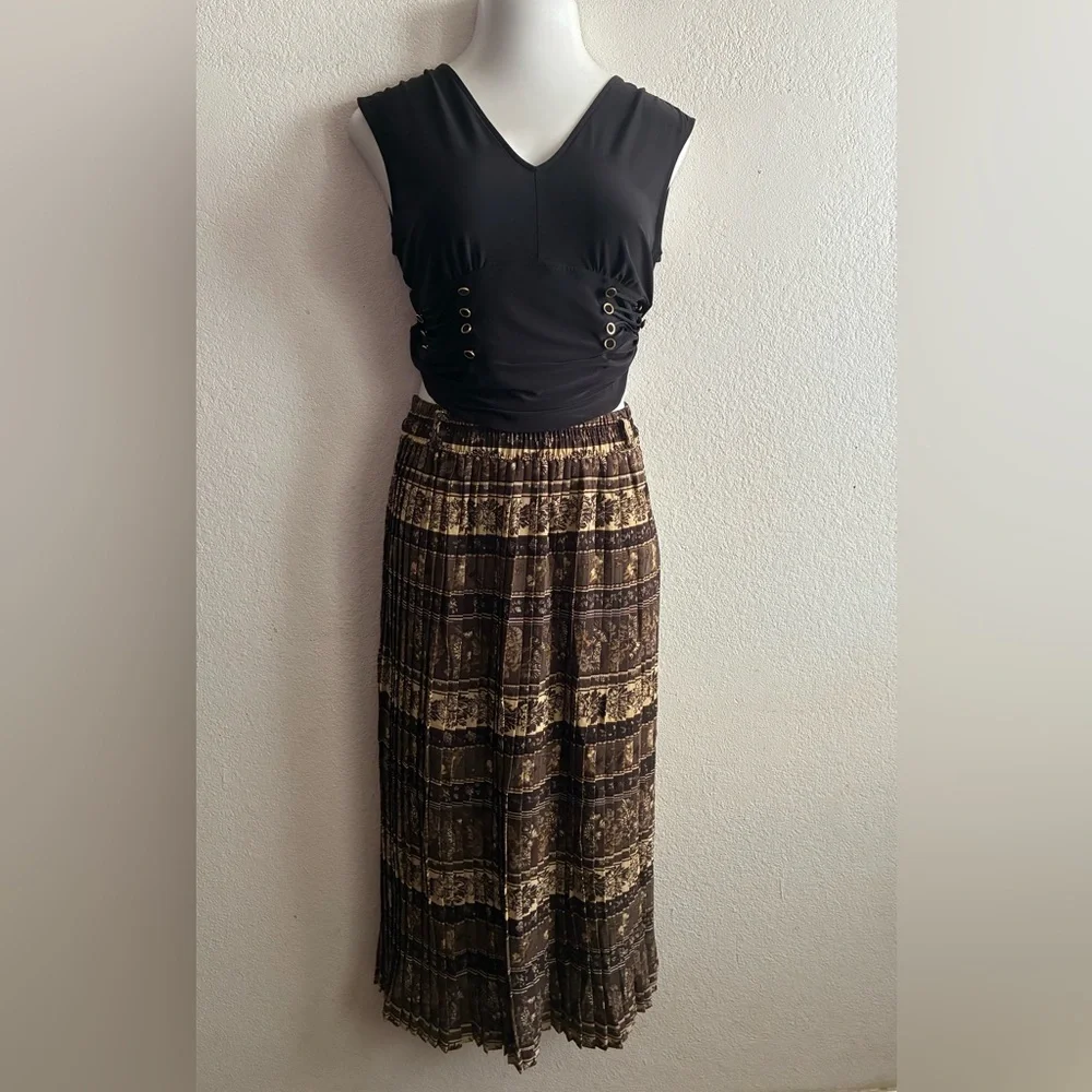 Korean Retro Women's High Waisted Pleated A-line Long Skirt - Picture 3 of 13